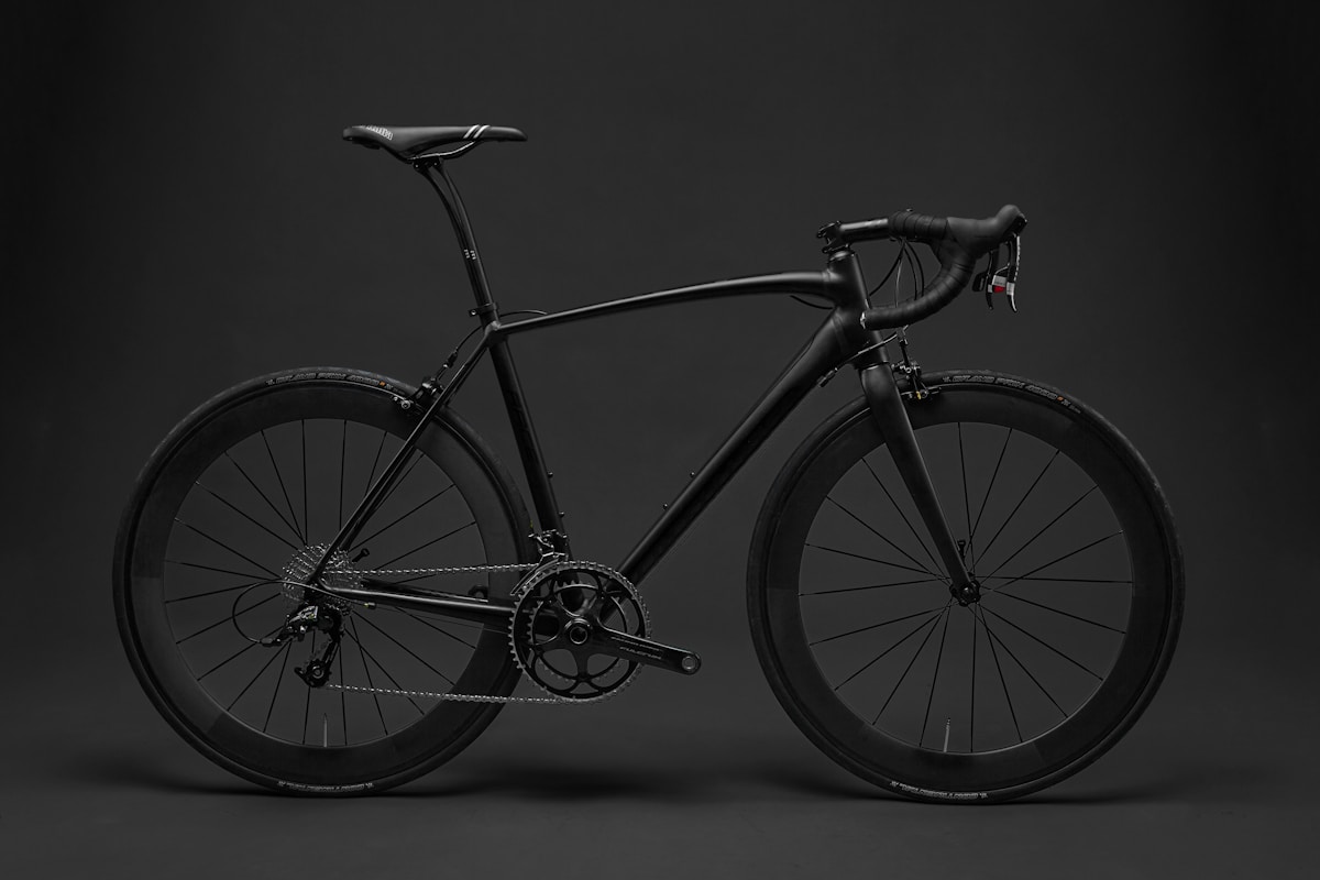 Vélo de route premium noir mat
